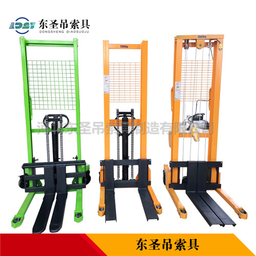 堆高車(chē)手動(dòng)液壓與電動(dòng)堆高車(chē)存在的差異側(cè)面展示--河北東圣吊索具制造有限公司--小型攪拌機(jī)|石材夾具|液壓堆高車(chē)|手動(dòng)叉車(chē)