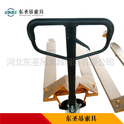 手動搬運(yùn)叉車產(chǎn)品展示--河北東圣吊索具制造有限公司--手動叉車|液壓堆高車|小型攪拌機(jī)|石材夾具