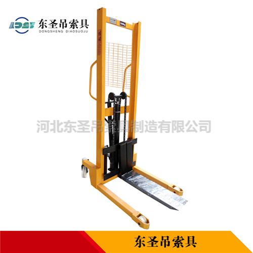 液壓式手動搬運車正面細(xì)節(jié)--河北東圣吊索具制造有限公司--液壓堆高車|手動叉車|石材夾具|小型攪拌機