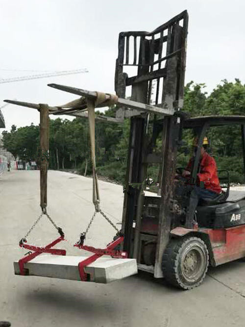 1噸液壓堆高車(chē)與石材夾具配合使用現(xiàn)場(chǎng)--河北東圣吊索具制造有限公司